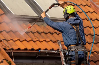 Démoussage et hydrofuge de toiture à Bretenoux